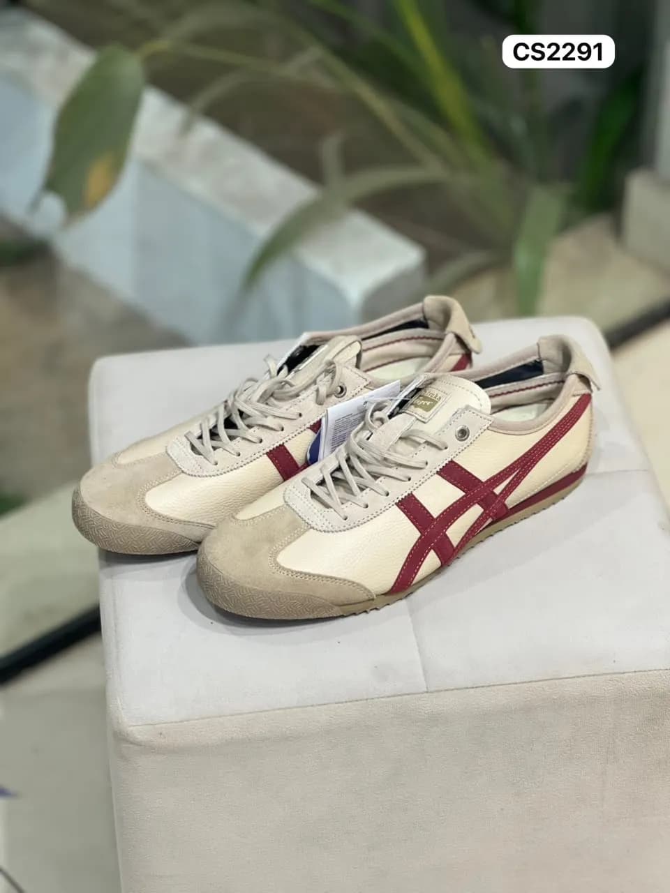 Heritage Trainer in Cream & Red