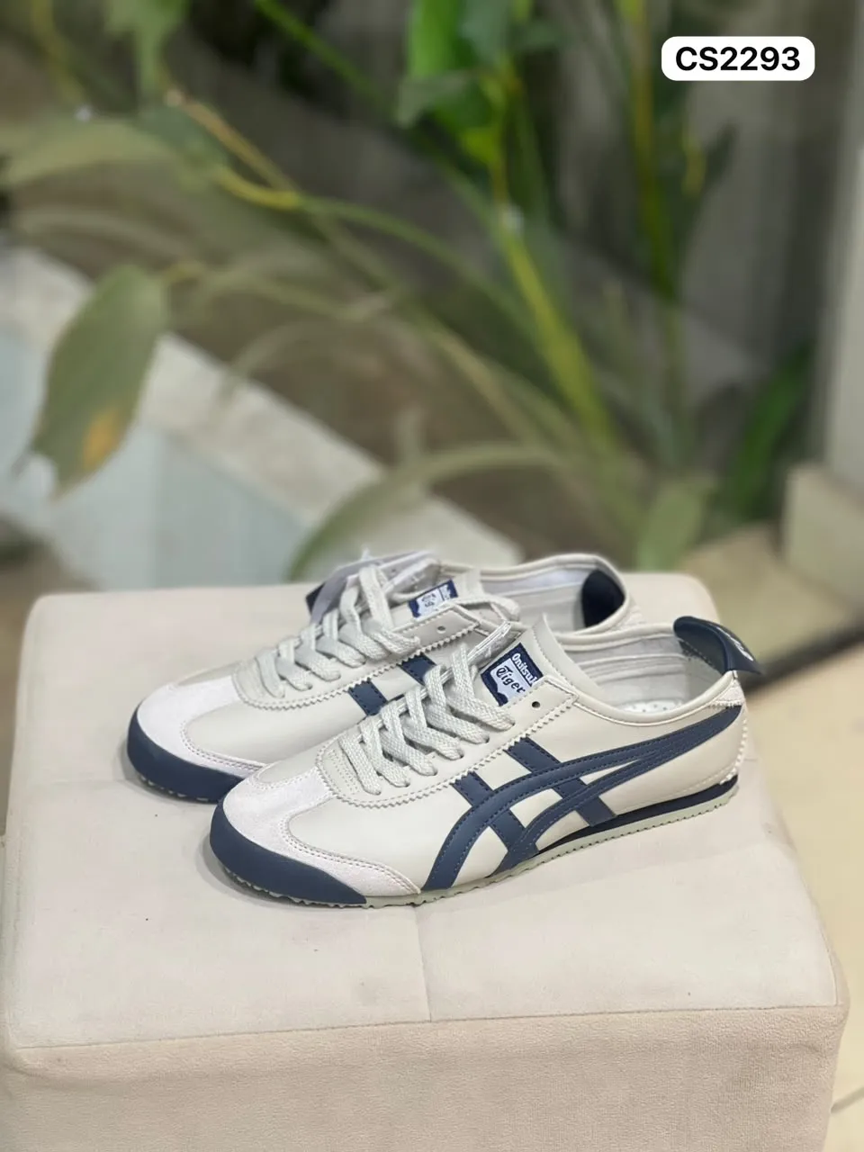 Heritage Trainer in White & Navy