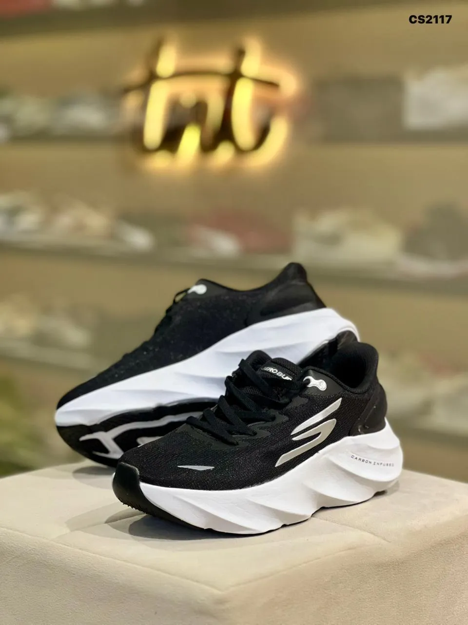 Wave Sole Runner in Black & White