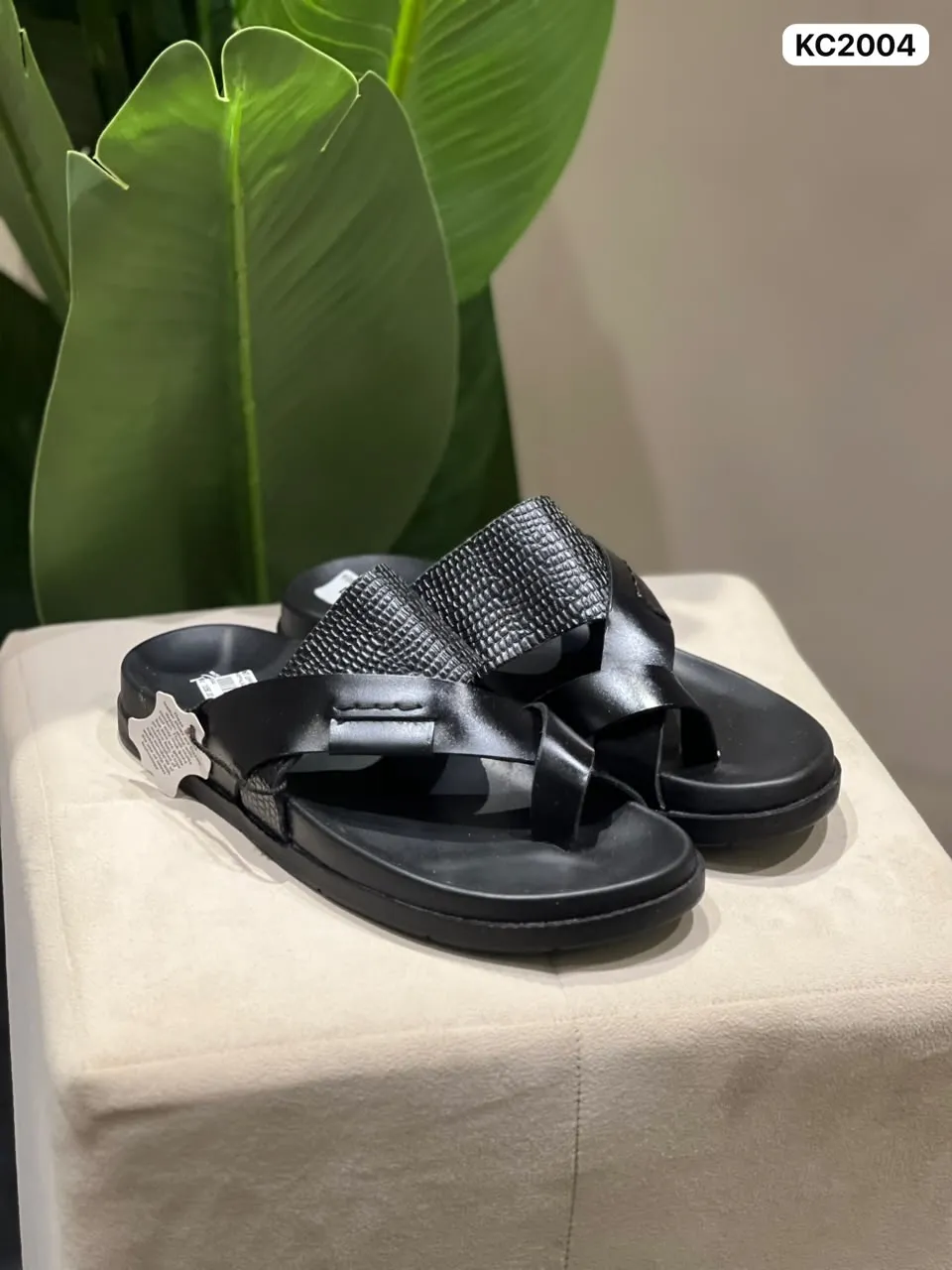 Toe-Loop Sandal in Black