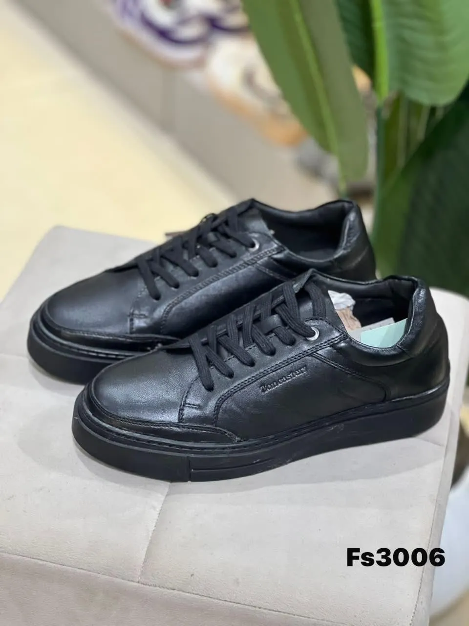 Comfort Derby in Black