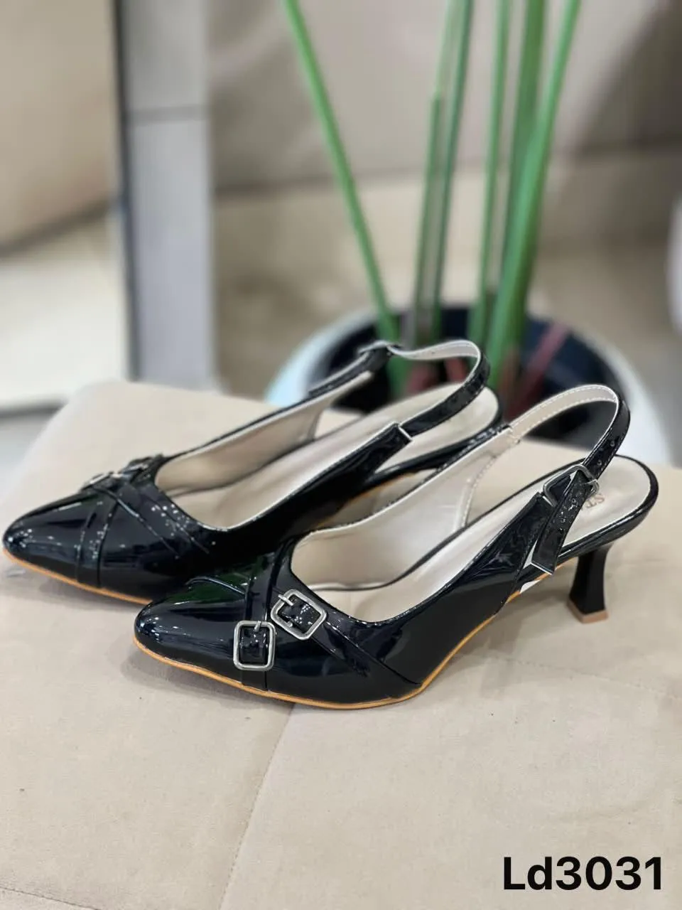 Patent Bow Slingback in Black