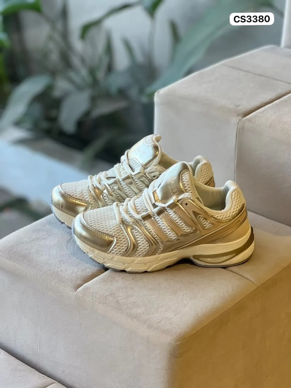 Tech Runner in Gold & Cream