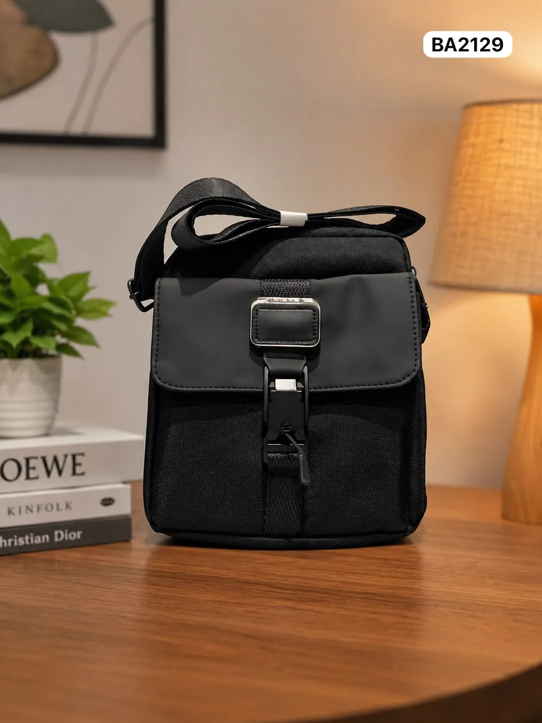 Messenger Bag in Black