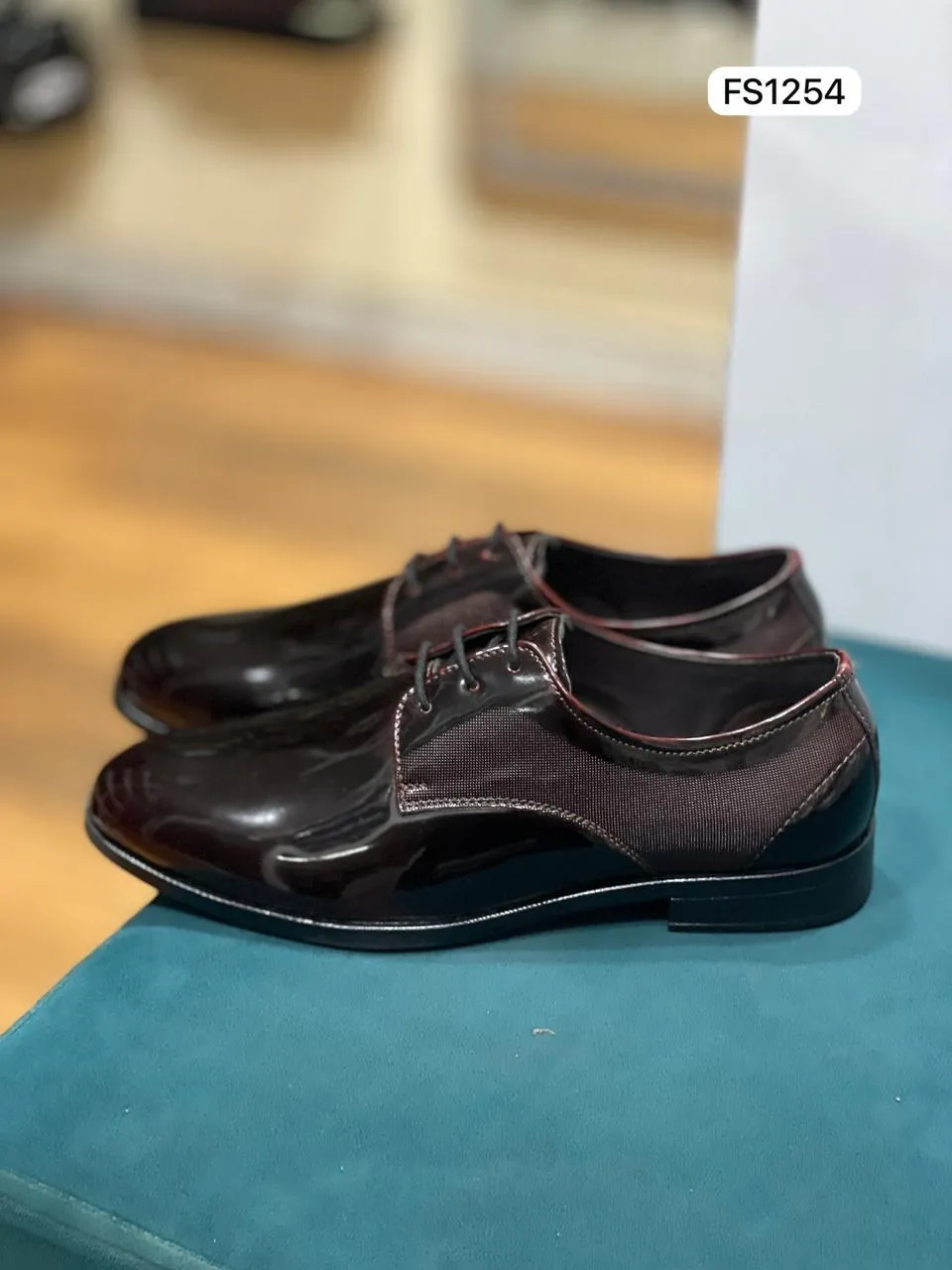 Patent Derby in Burgundy (FS1254)