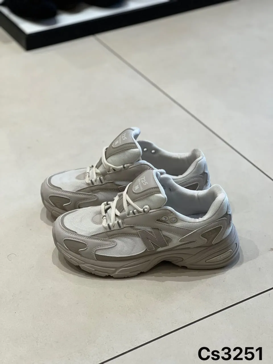 Retro Runner in Grey & Cream, view 1