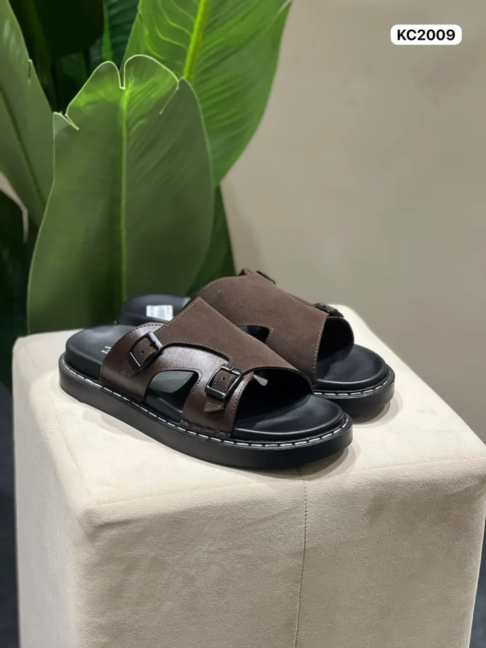 Toe-Loop Sandal in Brown