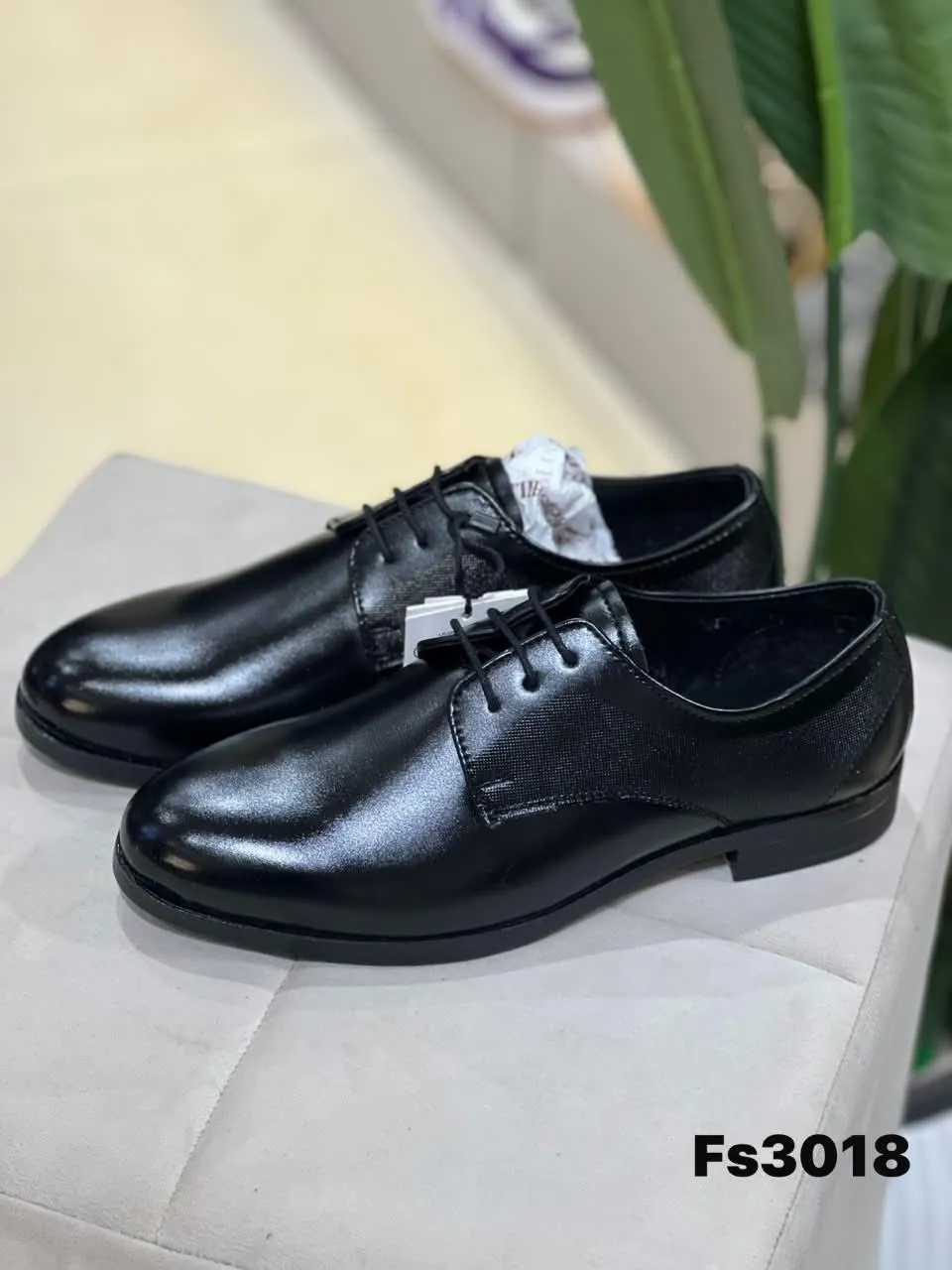 Derby in Black (FS3018)