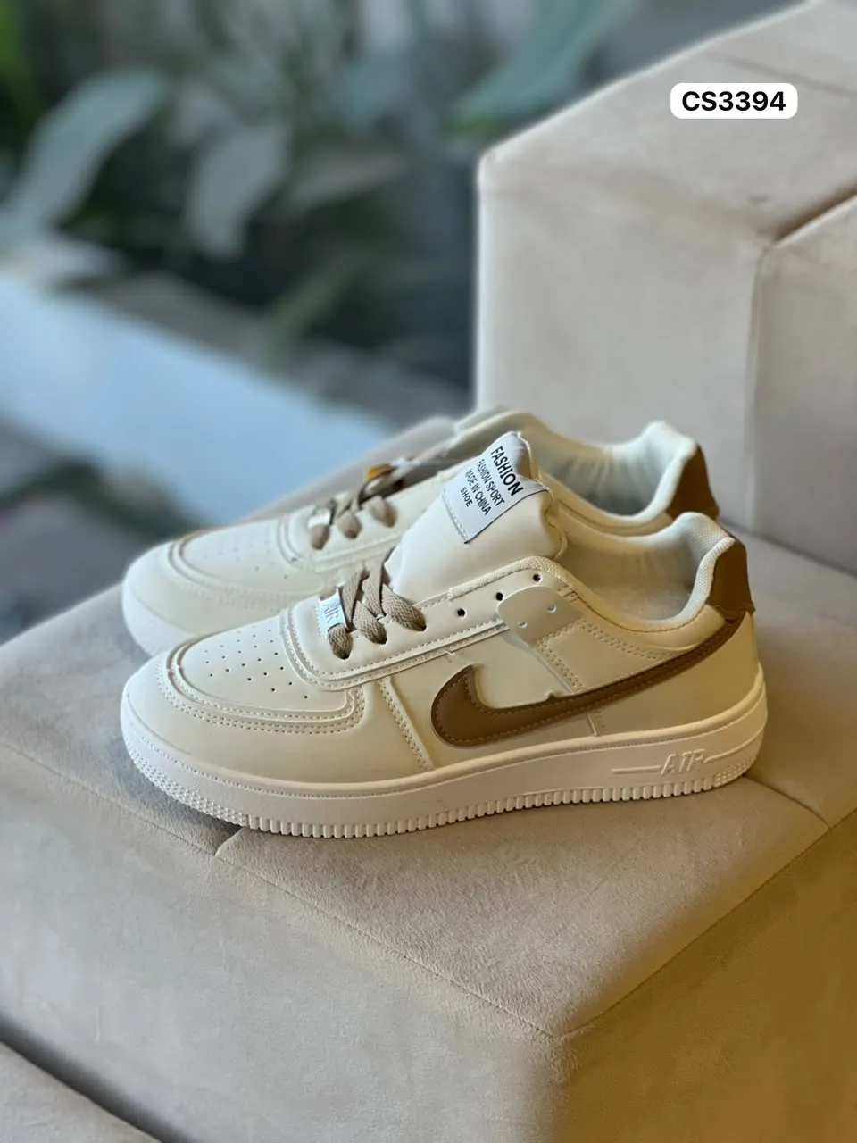 Platform Court Low in White & Bronze