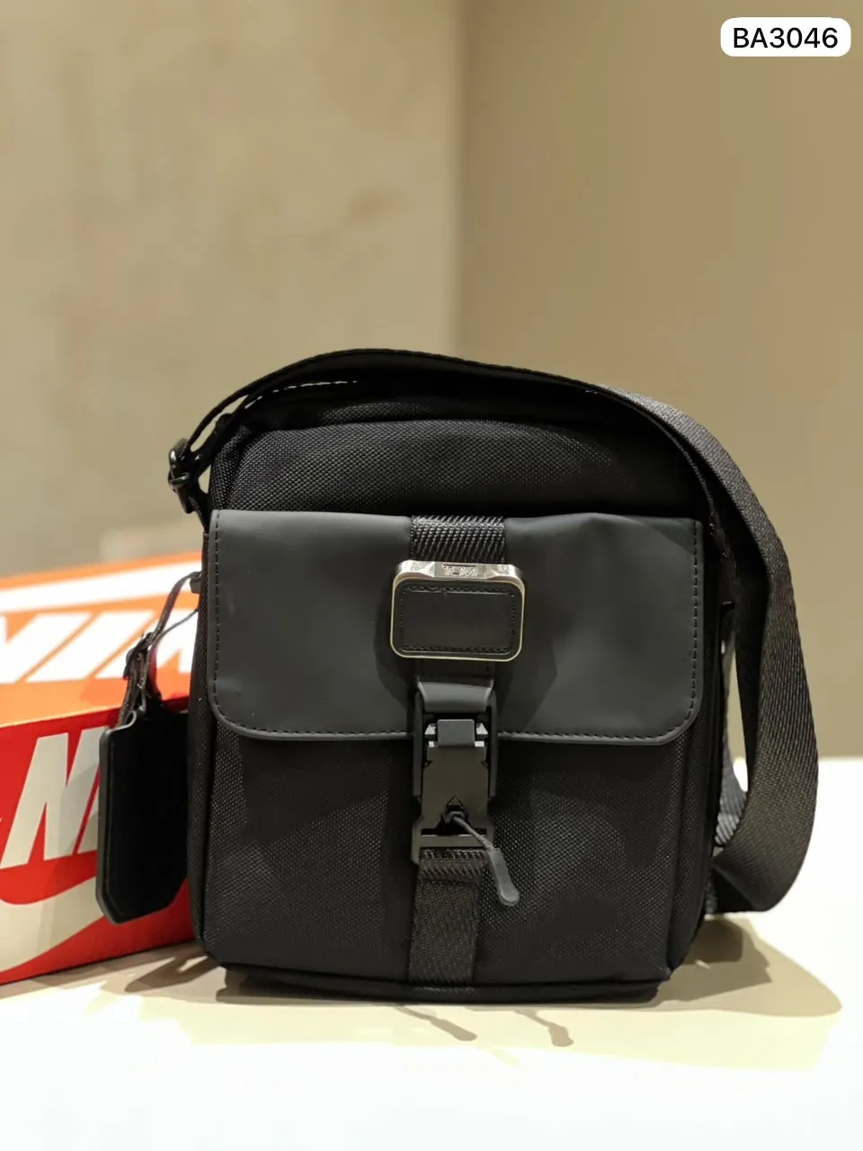 Buckle Messenger in Black