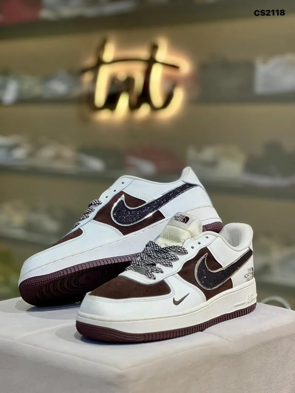 Court Low in Burgundy & White