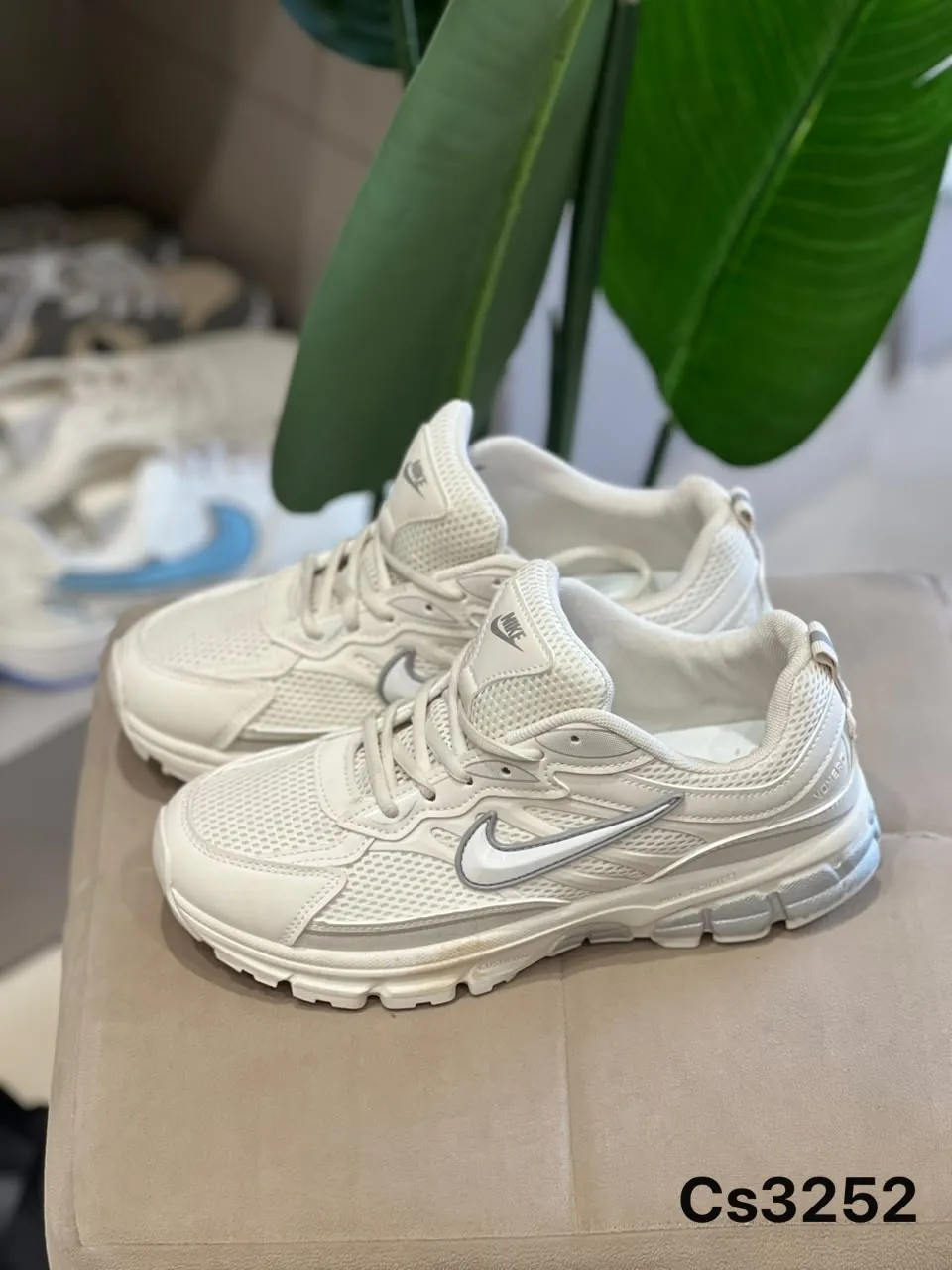 Y2K Tech Runner in Cream
