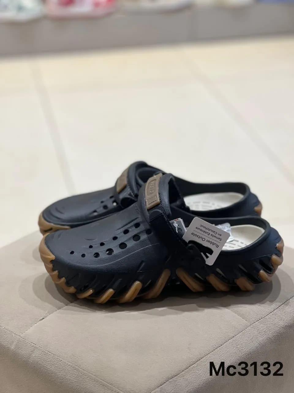 Wave Clog in Black & Gum