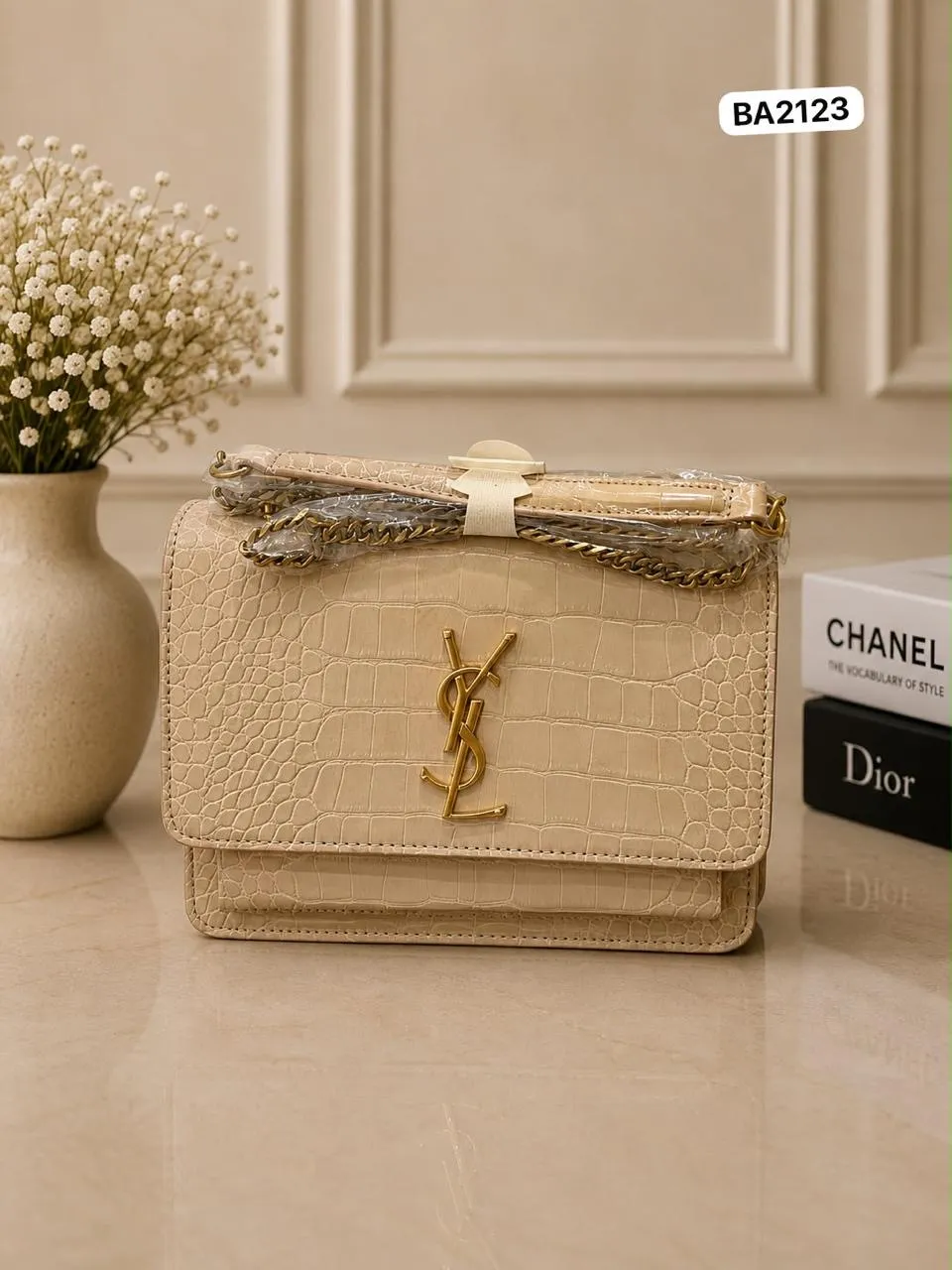 Croc Chain Shoulder Bag in Beige