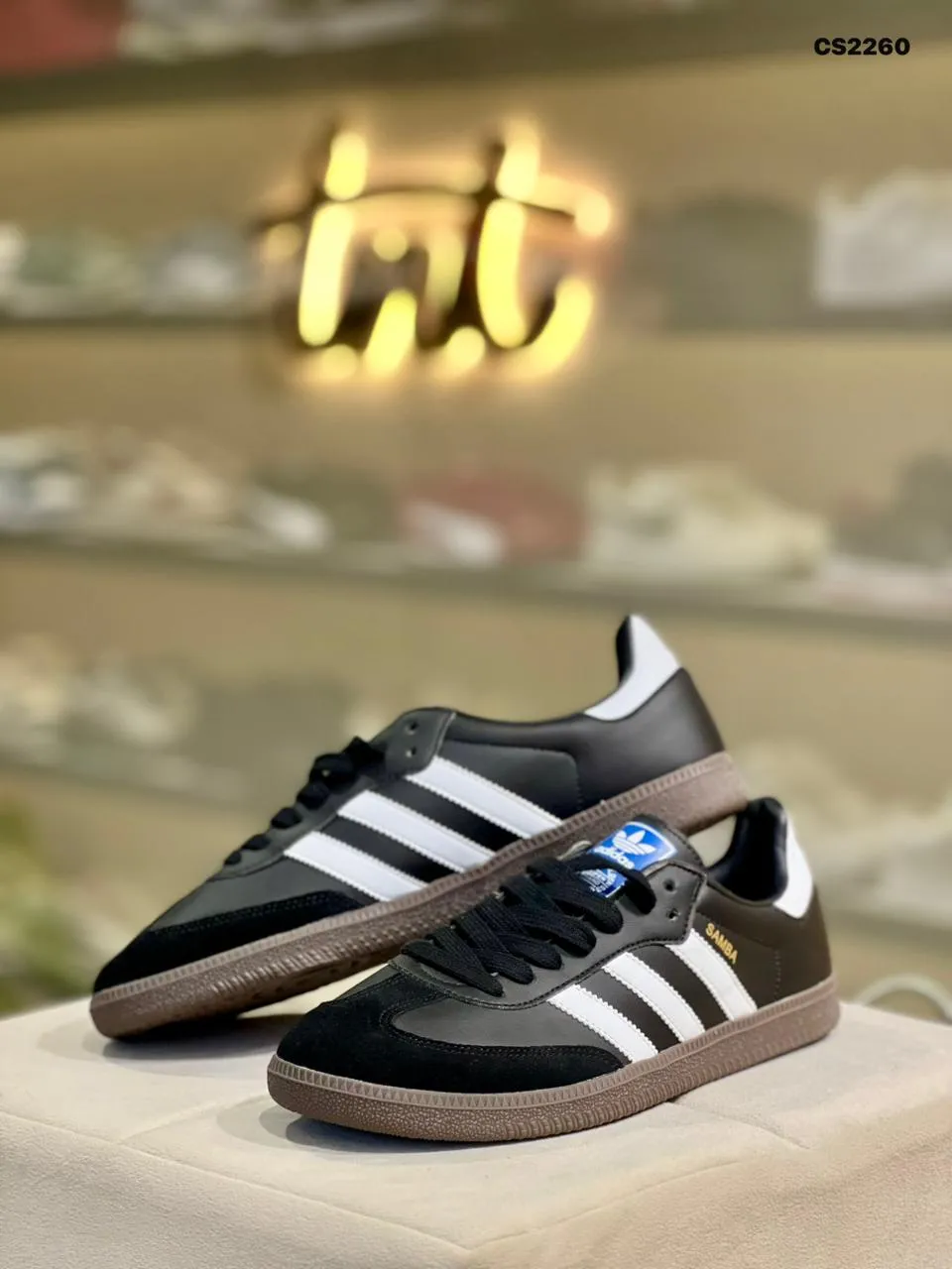 Terrace Classic in Black & White