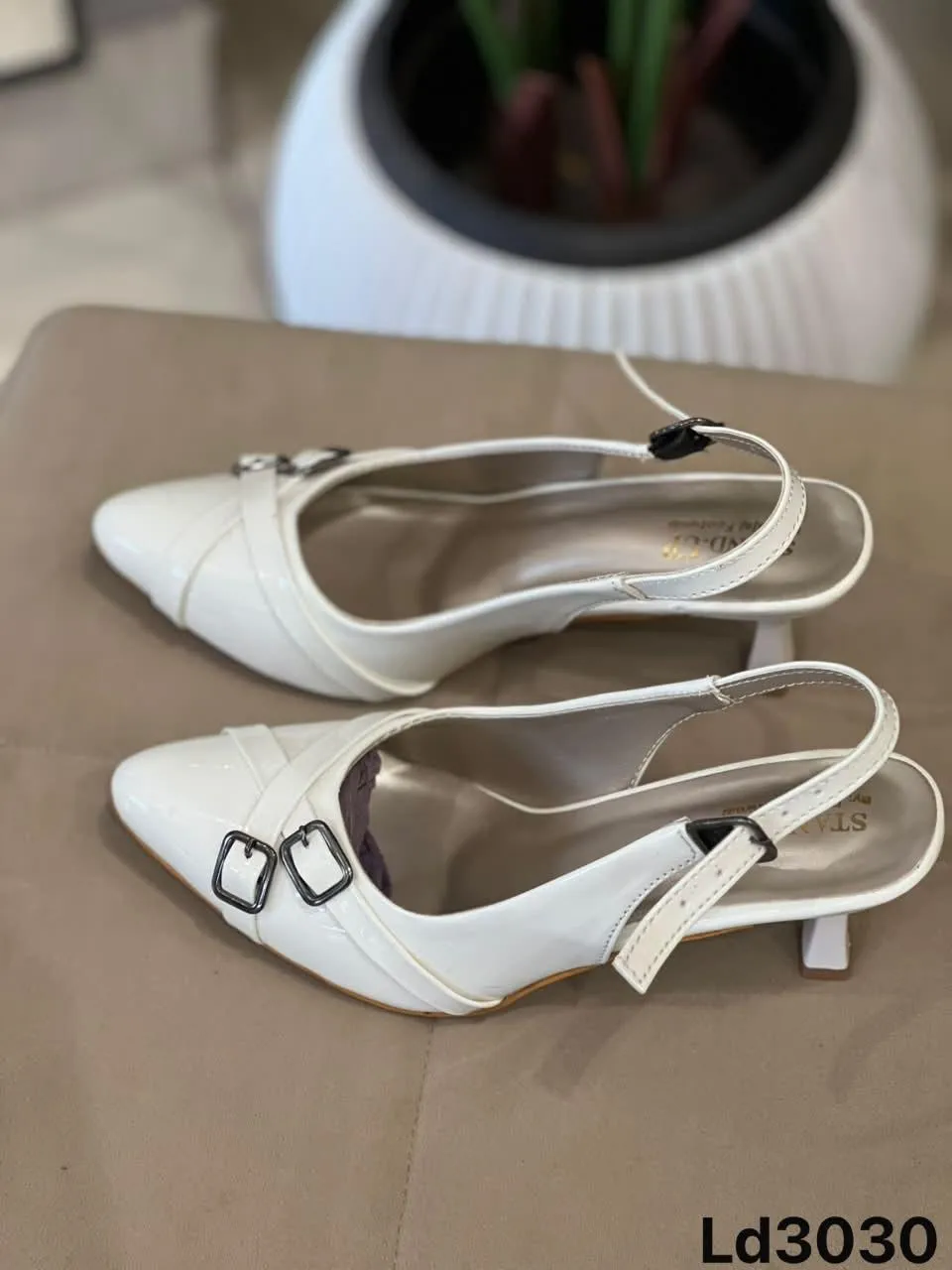 Buckle Slingback in White