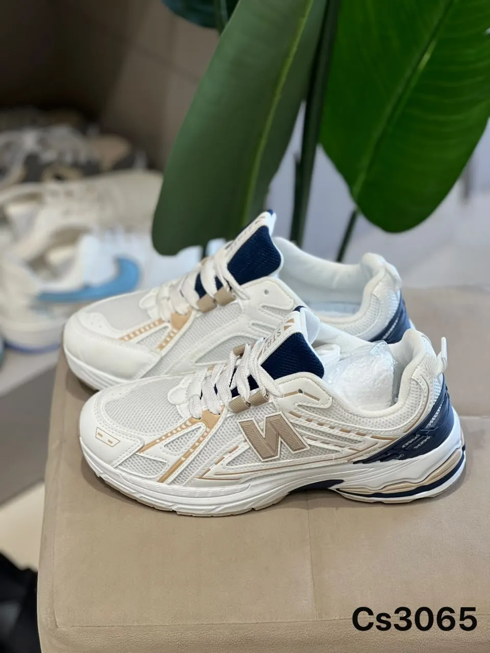 Chunky Runner in Cream & Navy