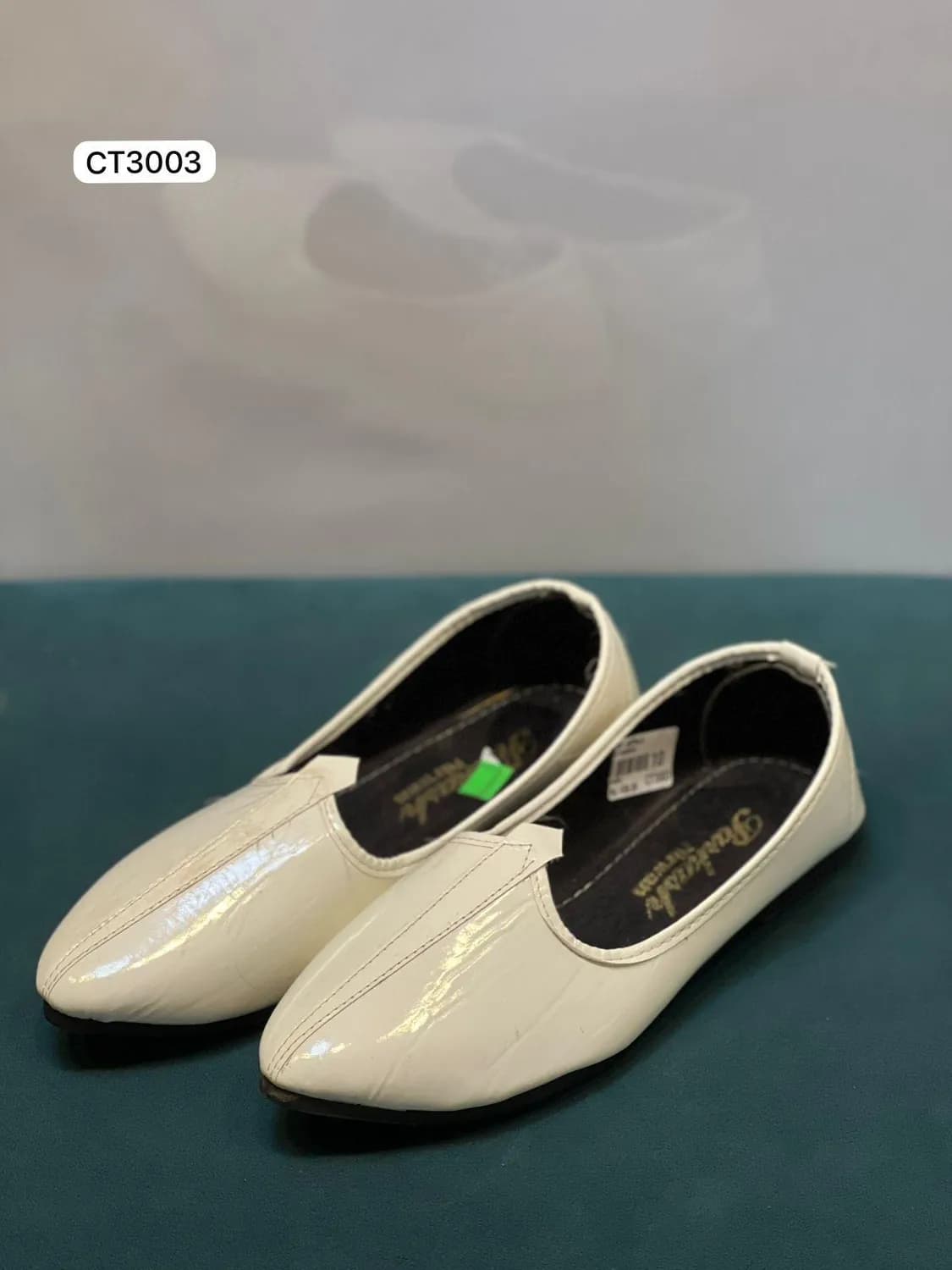 Classic Jutti in Cream