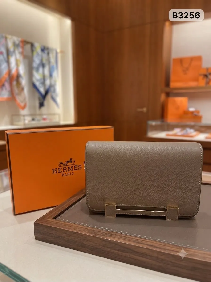 Buckle Clutch in Taupe