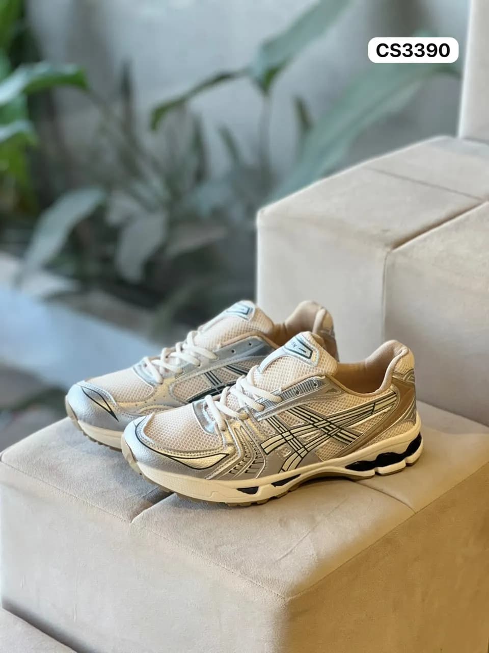Y2K Tech Runner in Silver & Cream