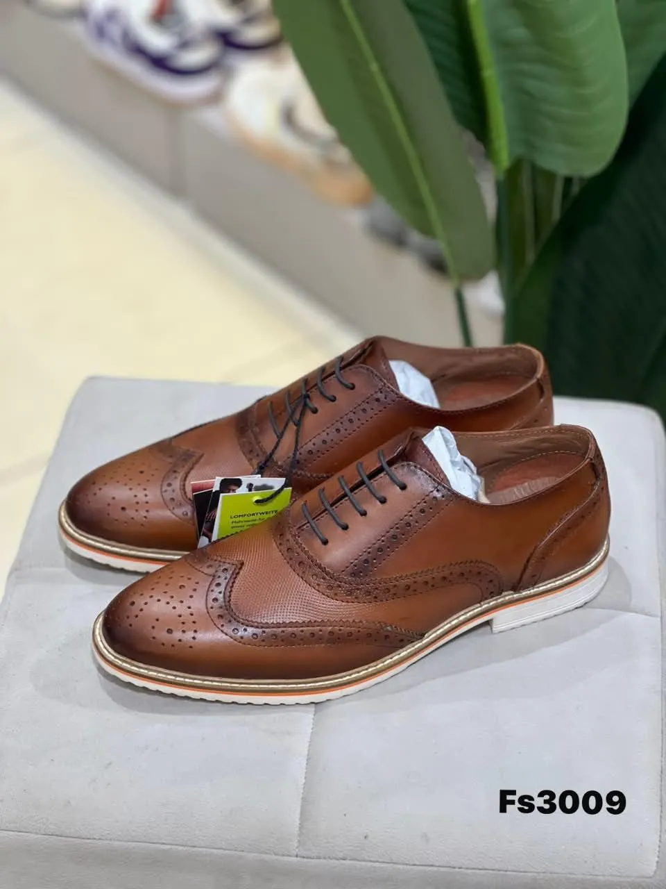 Brogue Derby in Tan
