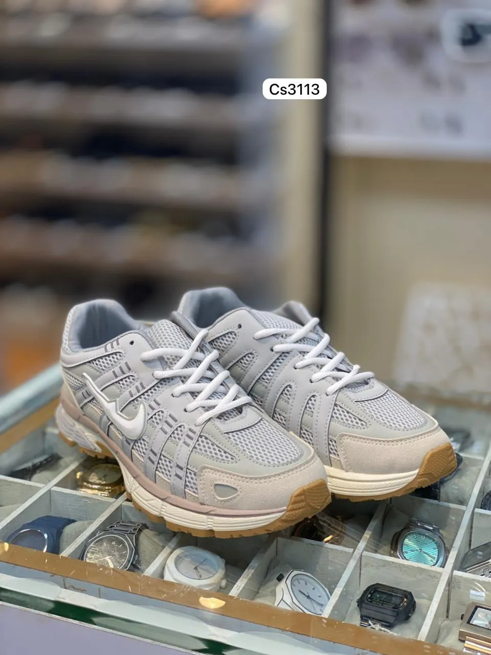 Tech Runner in Grey & Cream