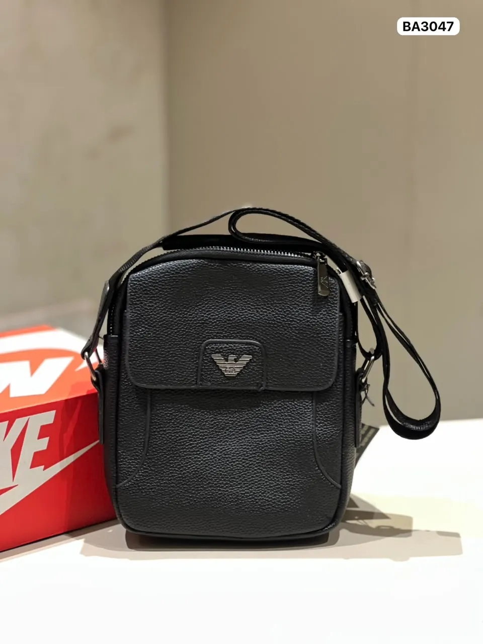 Logo Messenger in Black