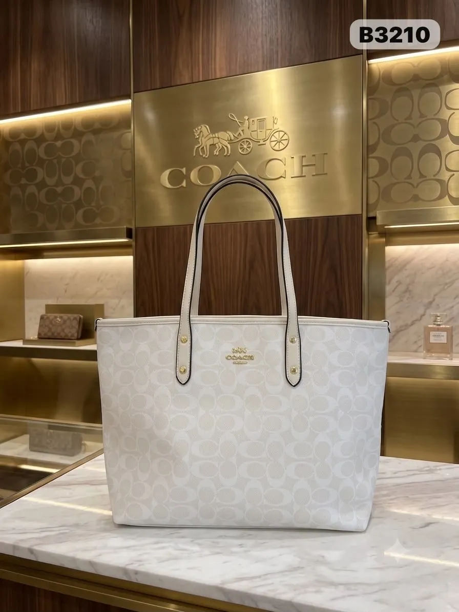 Signature Tote in White
