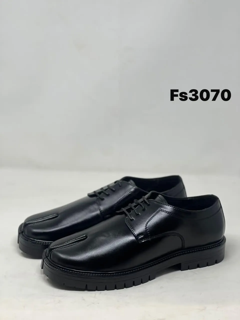 Lug-Sole Derby in Black