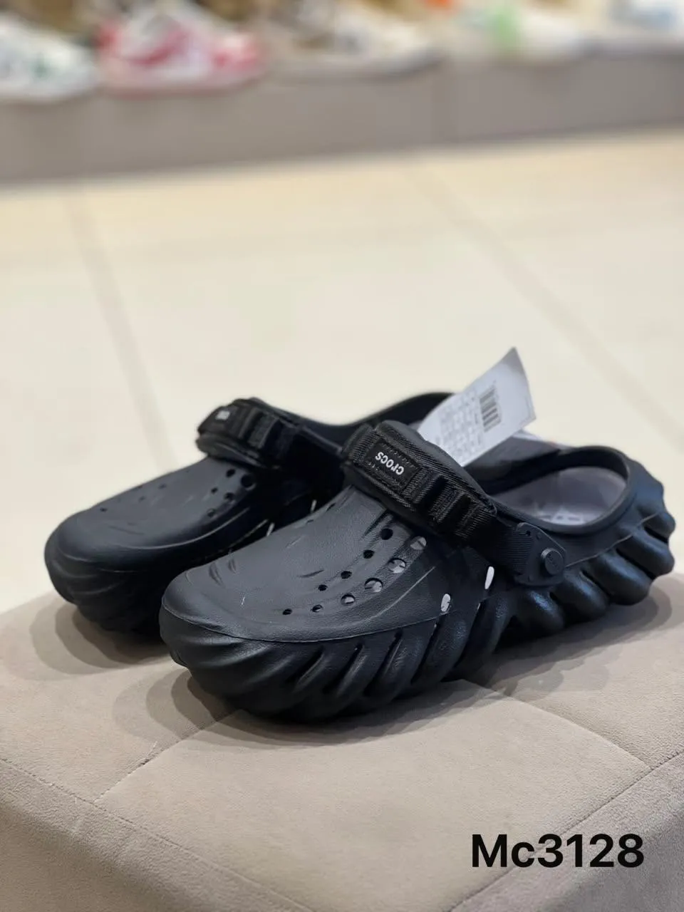 Wave Clog in Black