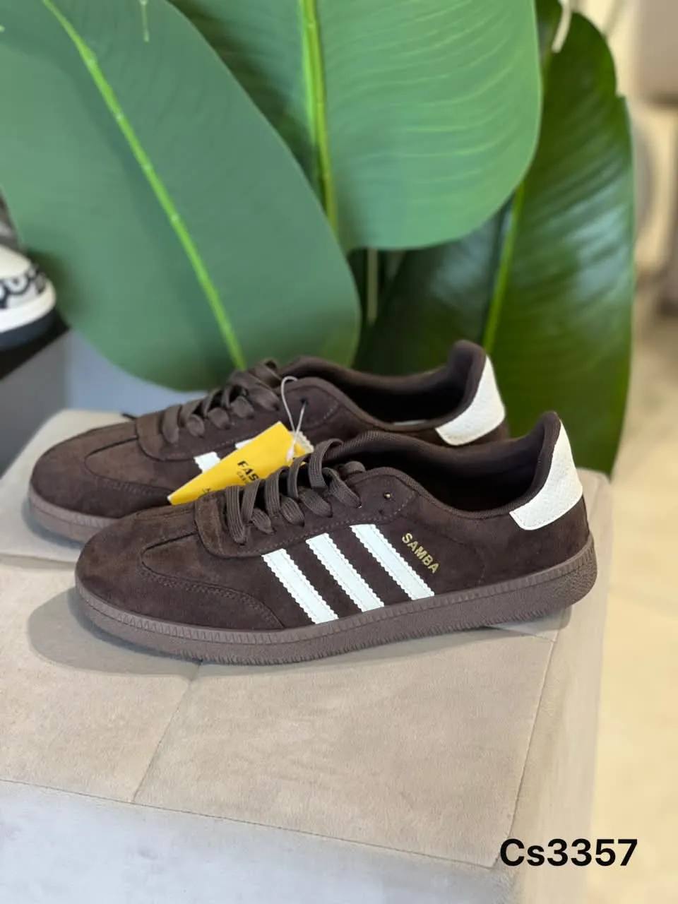 Terrace Classic in Brown & White