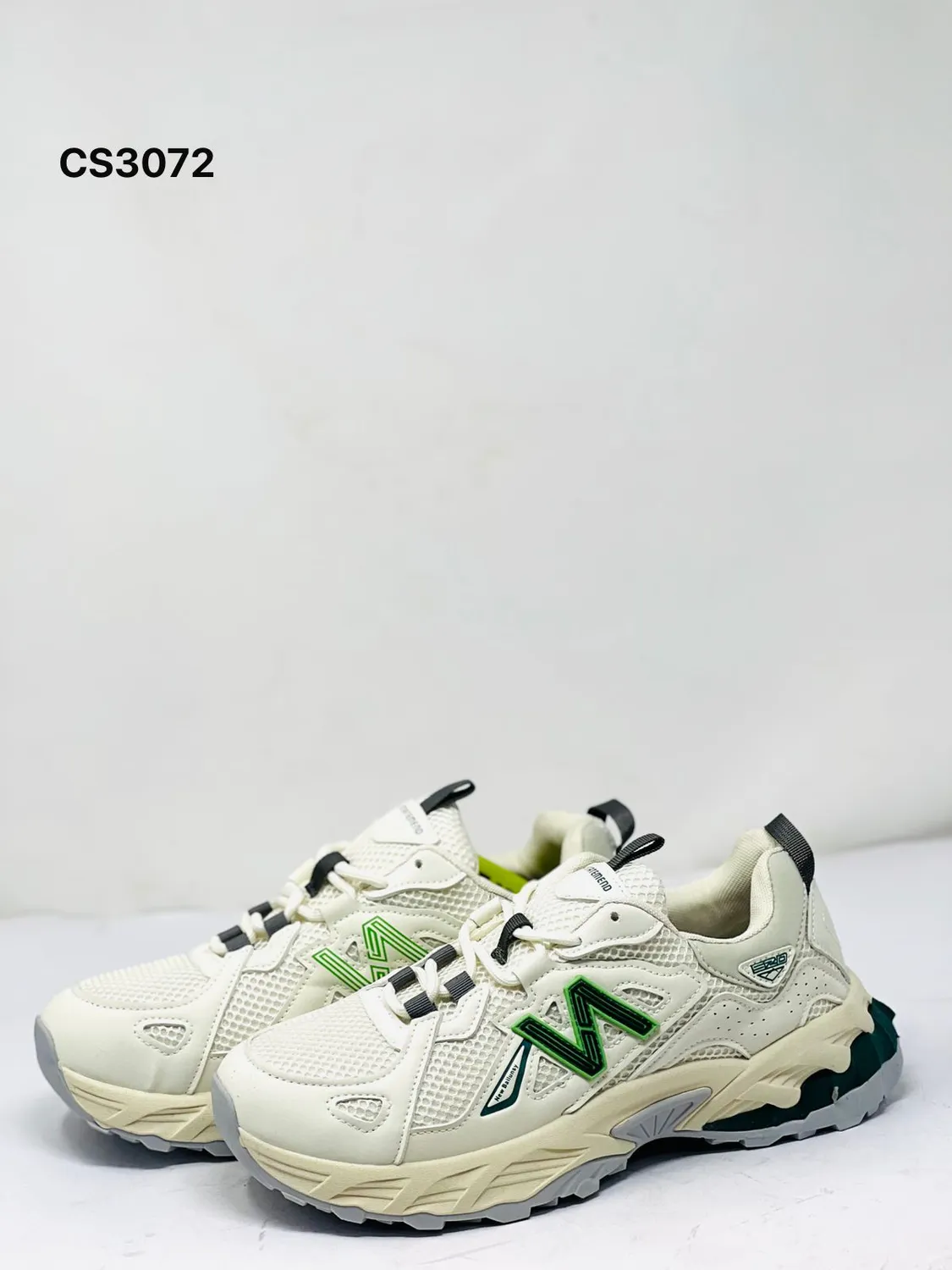 Trail Runner in Cream & Green