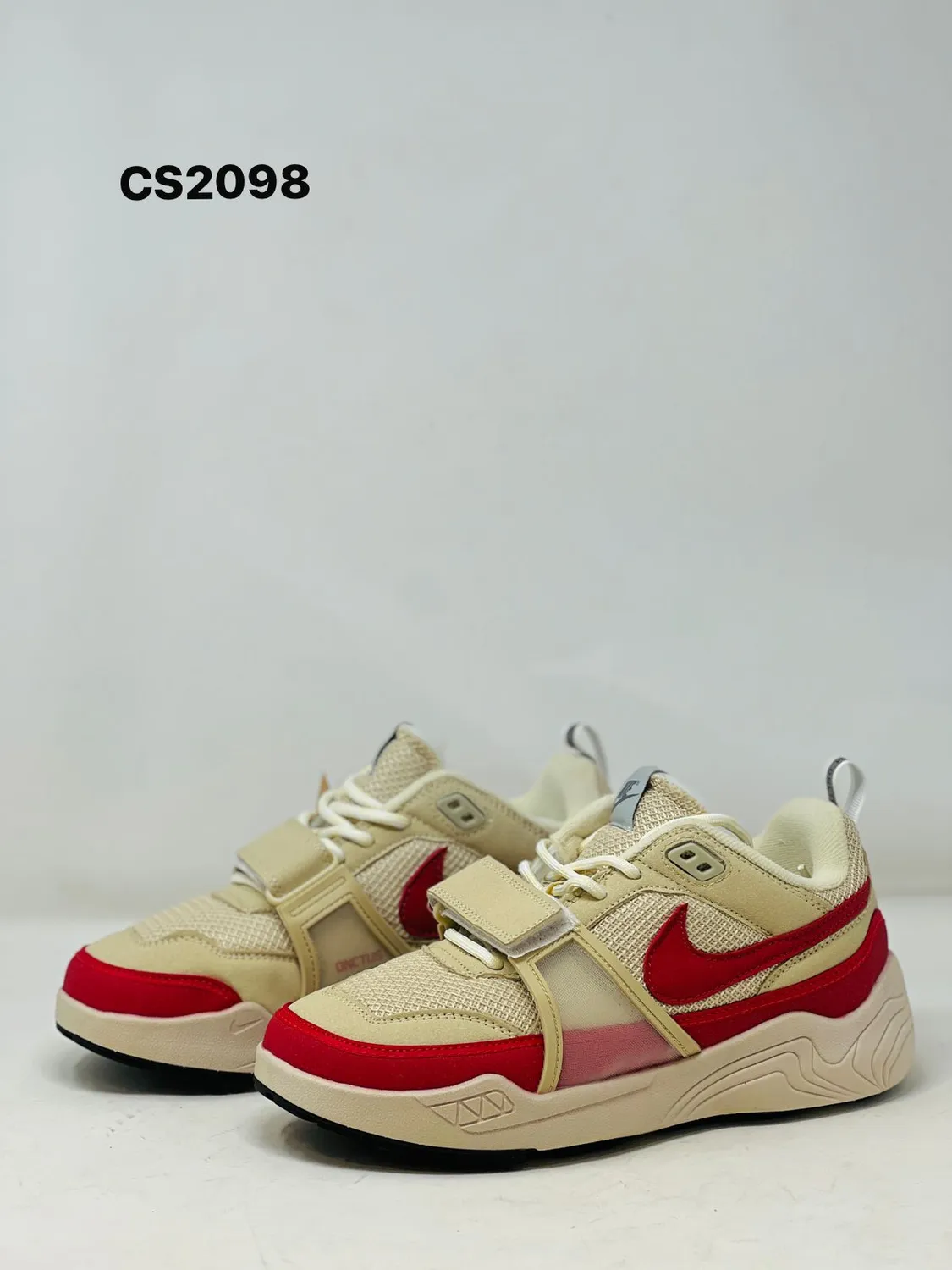 Retro Court in Cream & Red
