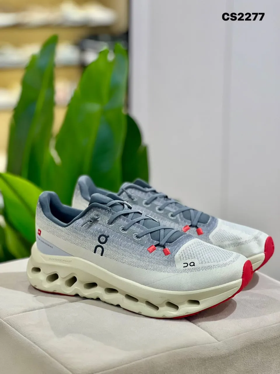 Cloud Runner in Slate & Cream