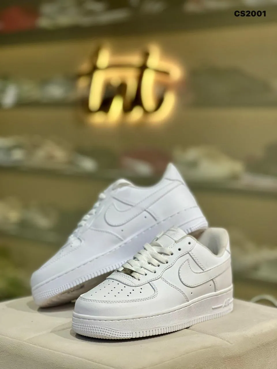 Classic Court Low in White