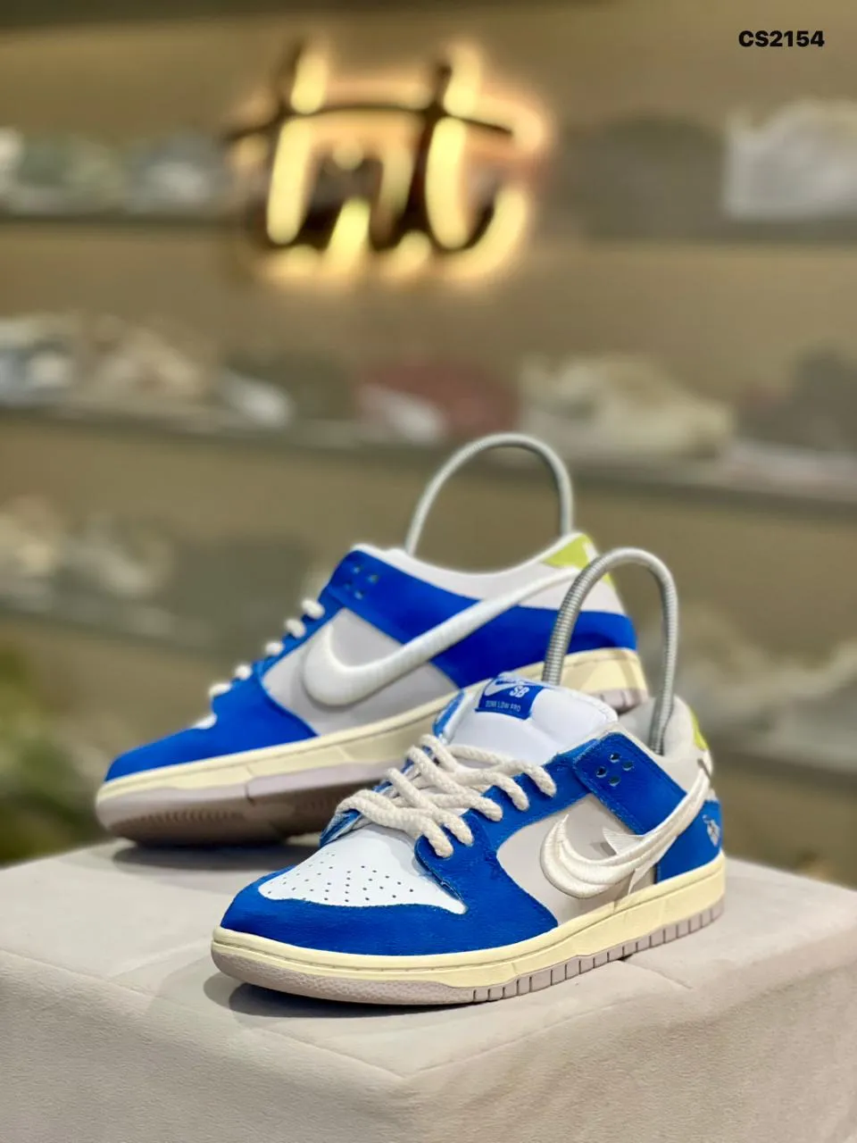 Skate Low in Royal Blue