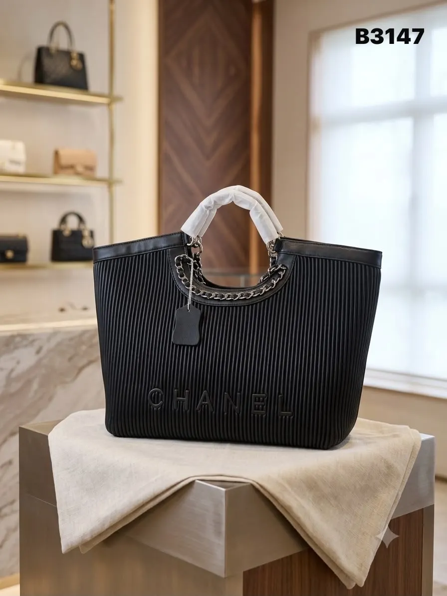 Pleated Chain Tote in Black