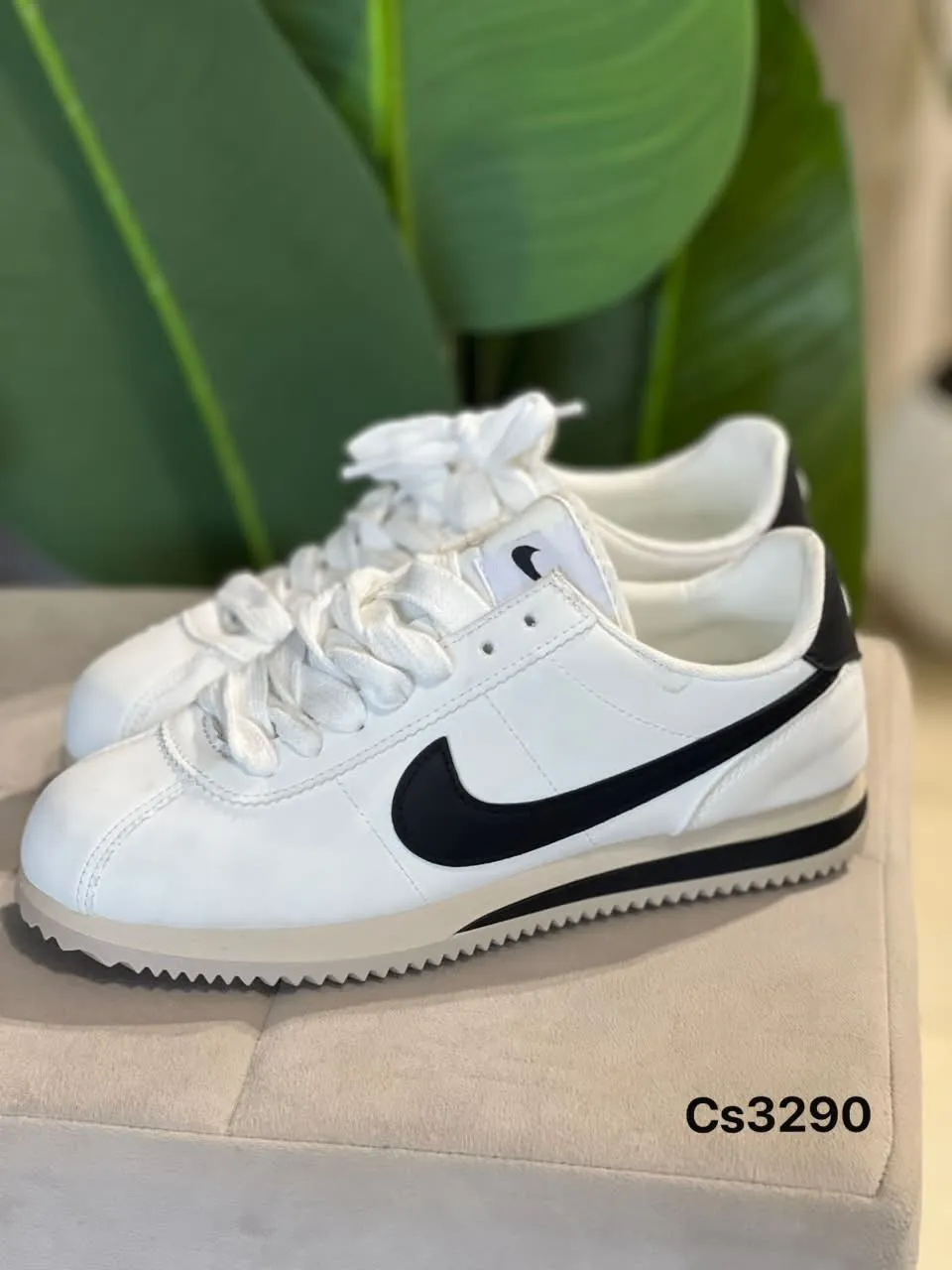 Retro Jogger Low in White & Black