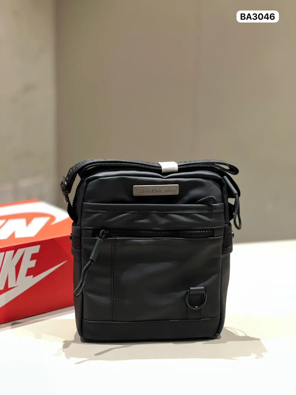 Pocket Messenger in Black