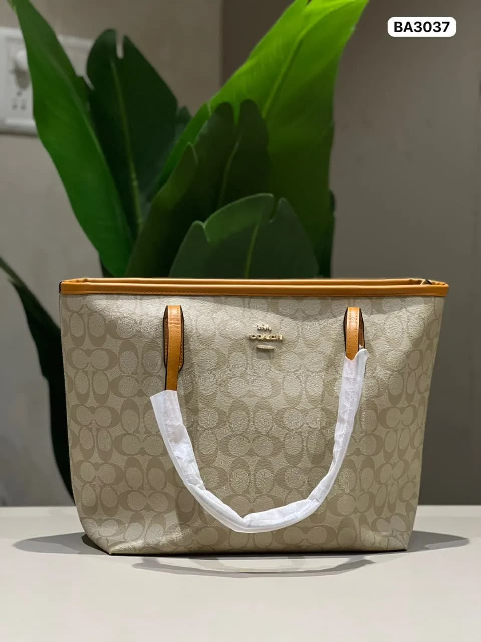 Signature Tote in Khaki (BA3037)