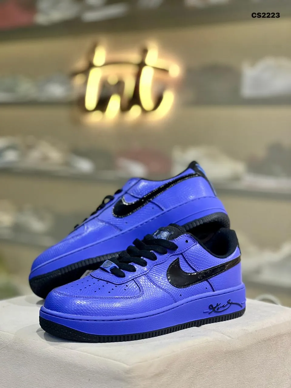 Court Low in Electric Blue