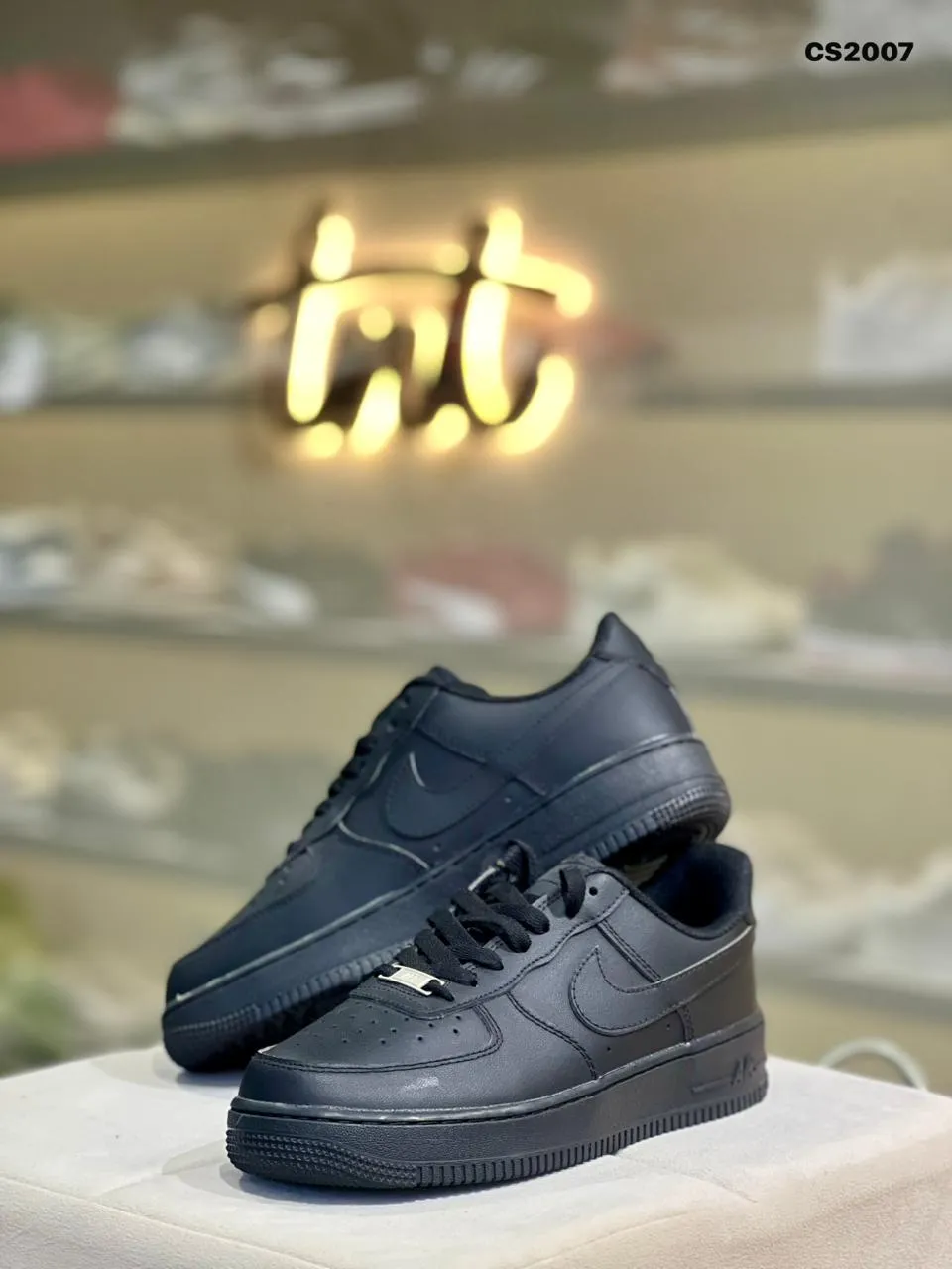 Classic Court Low in Black