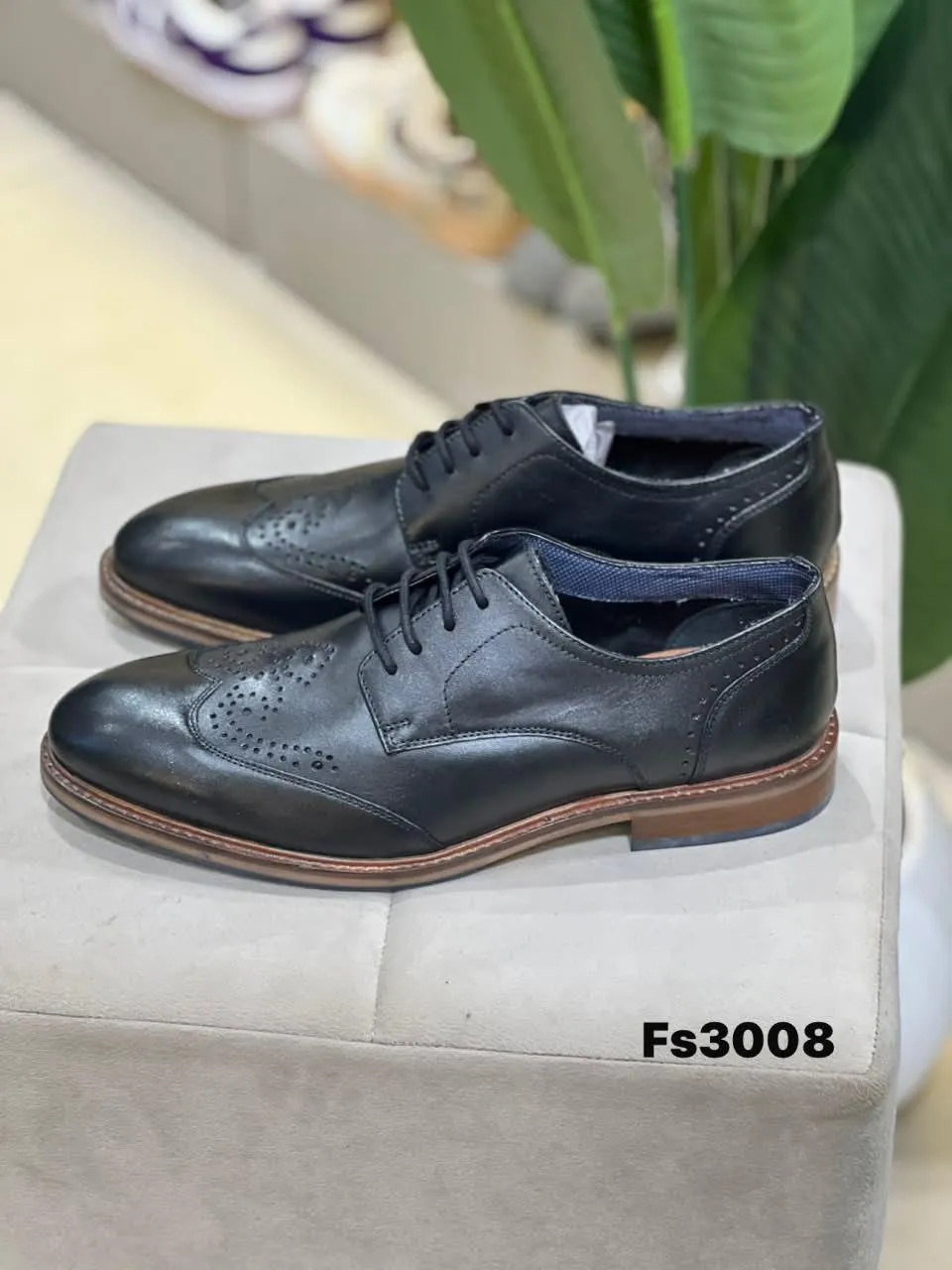 Brogue Derby in Black