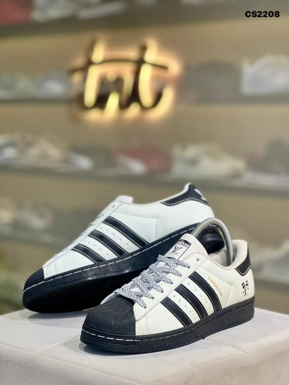 Shell Toe Classic in White & Black