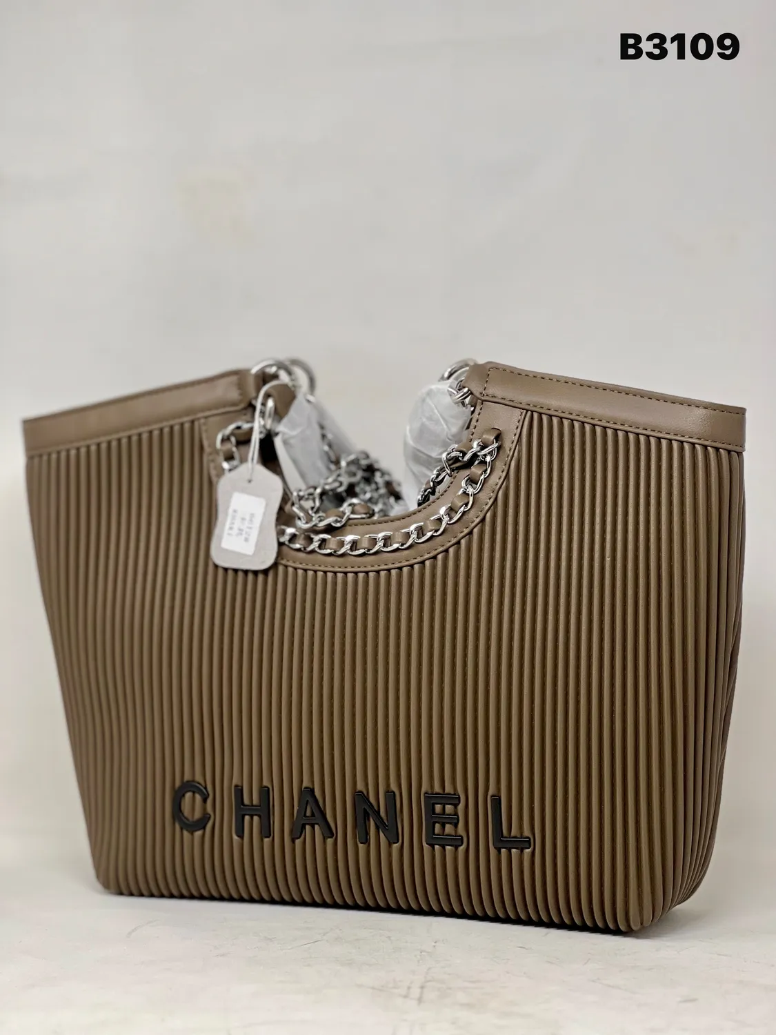 Pleated Chain Tote in Olive