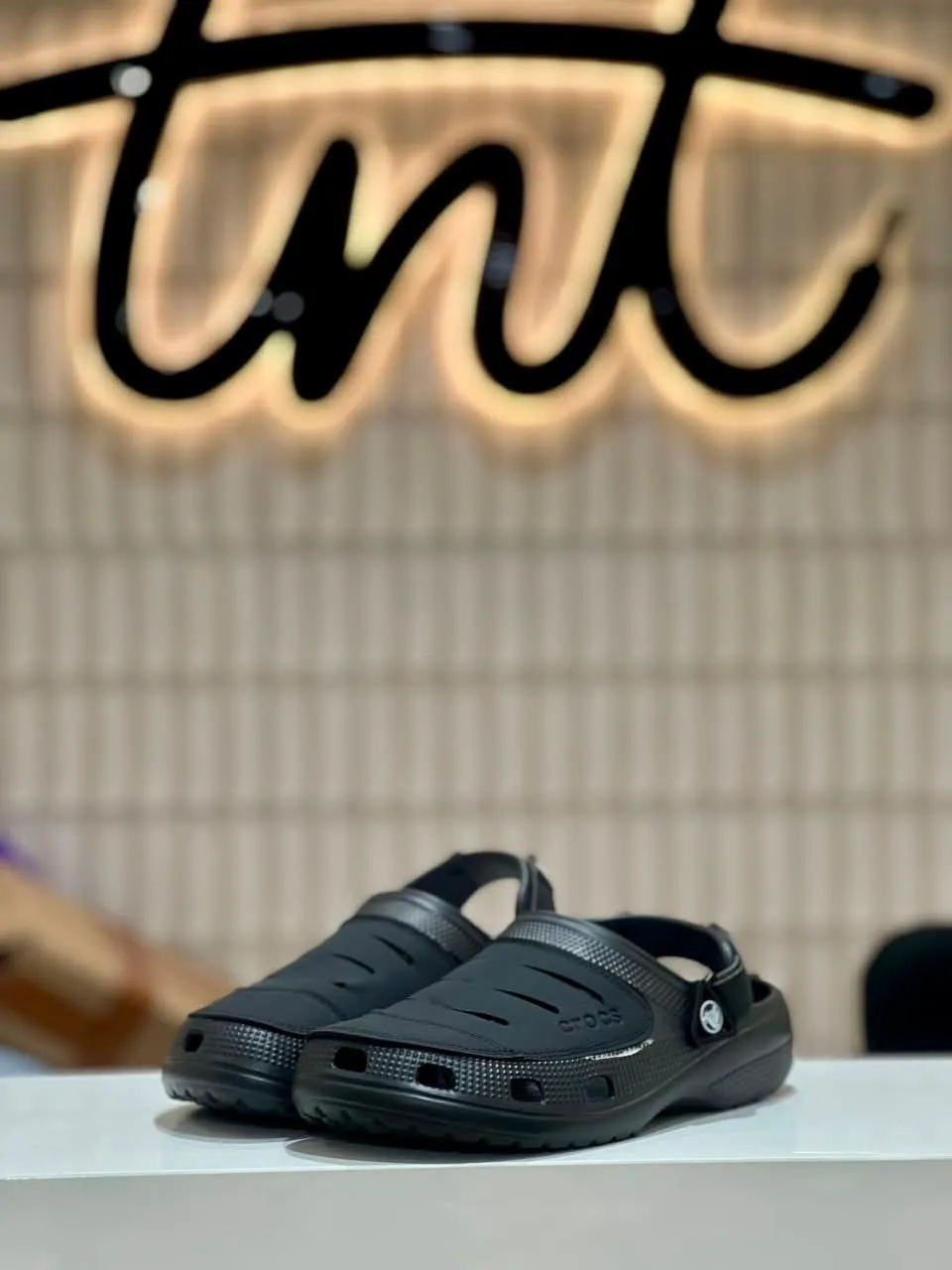 Classic Clog in Black (MCX029)