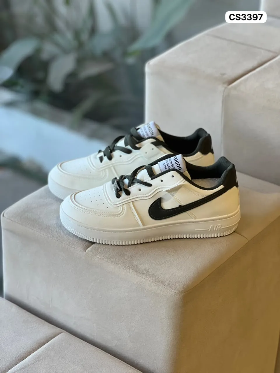 Court Low in White & Black