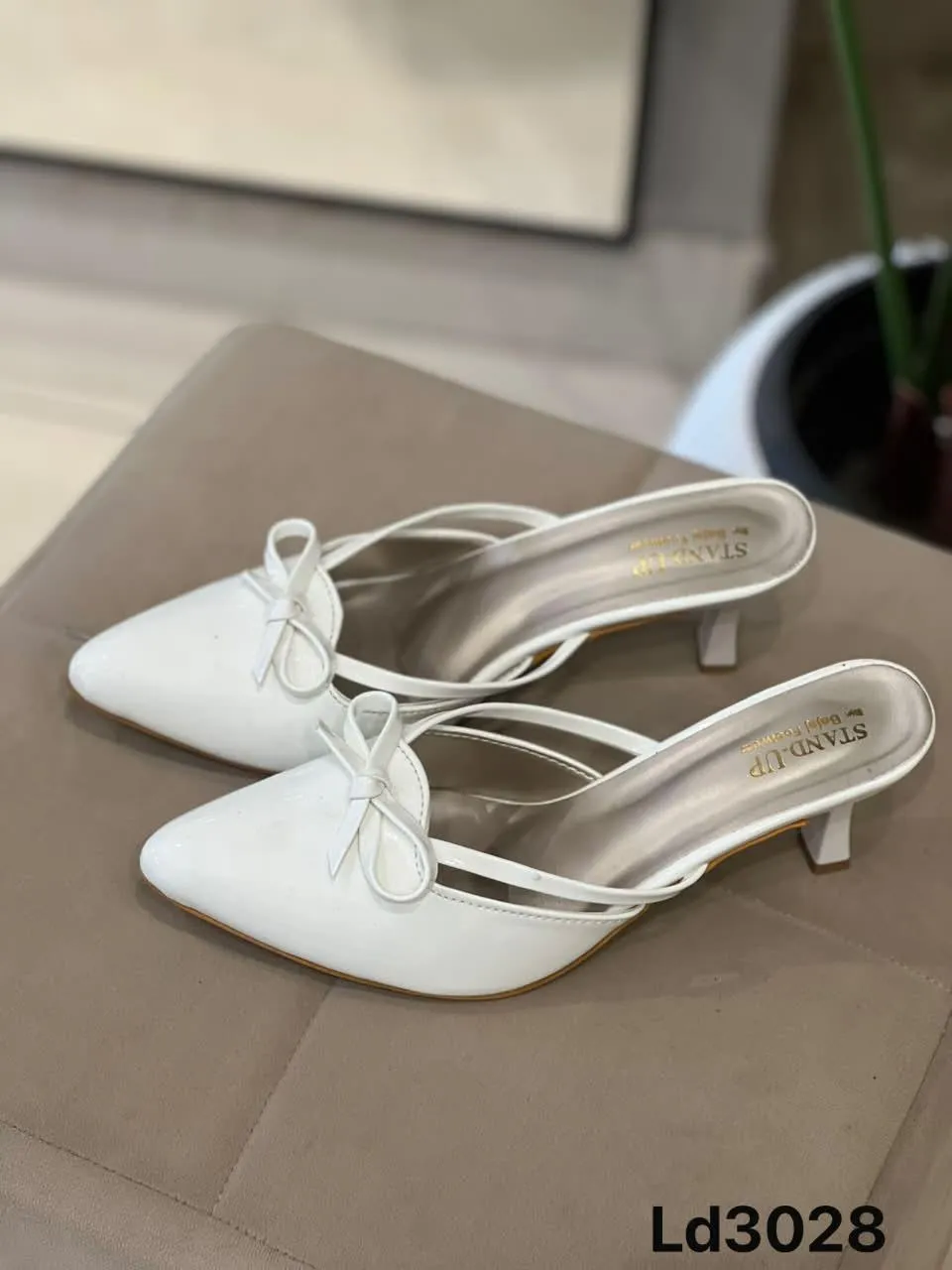 Bow Kitten Mule in White