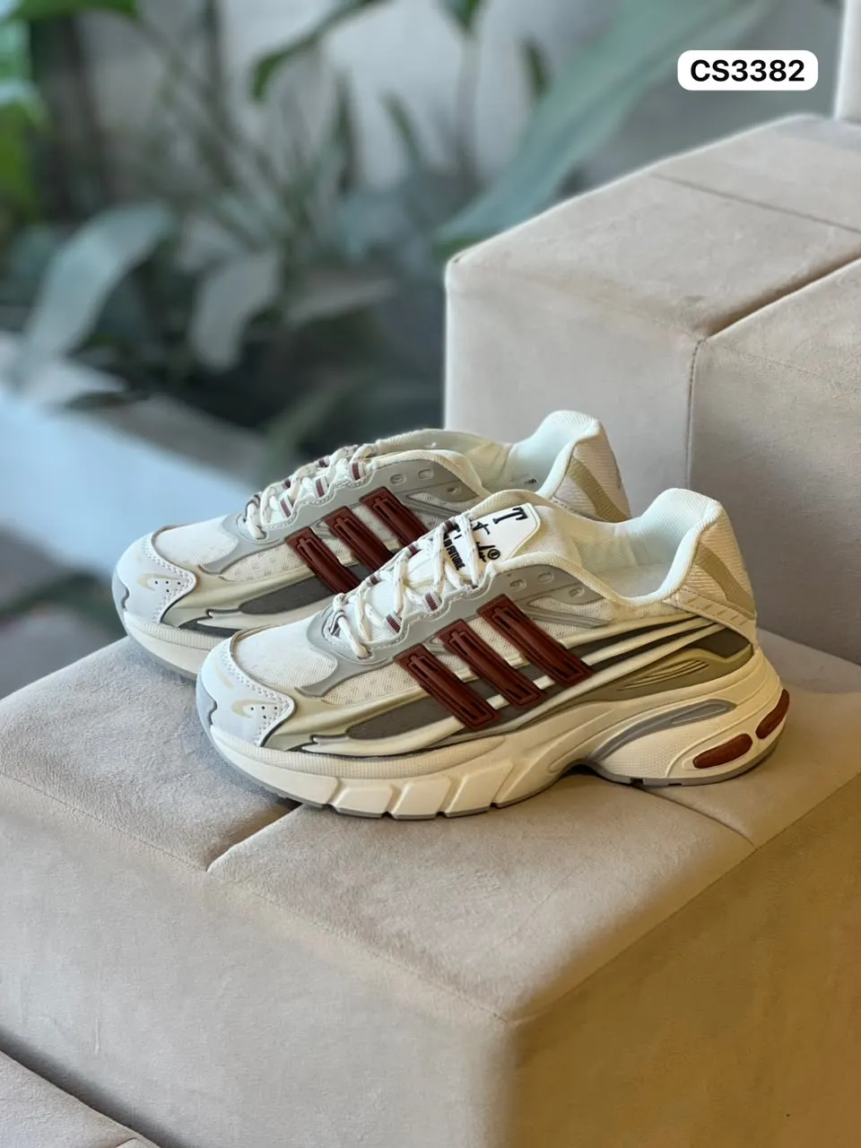 Tech Runner in Cream & Burgundy