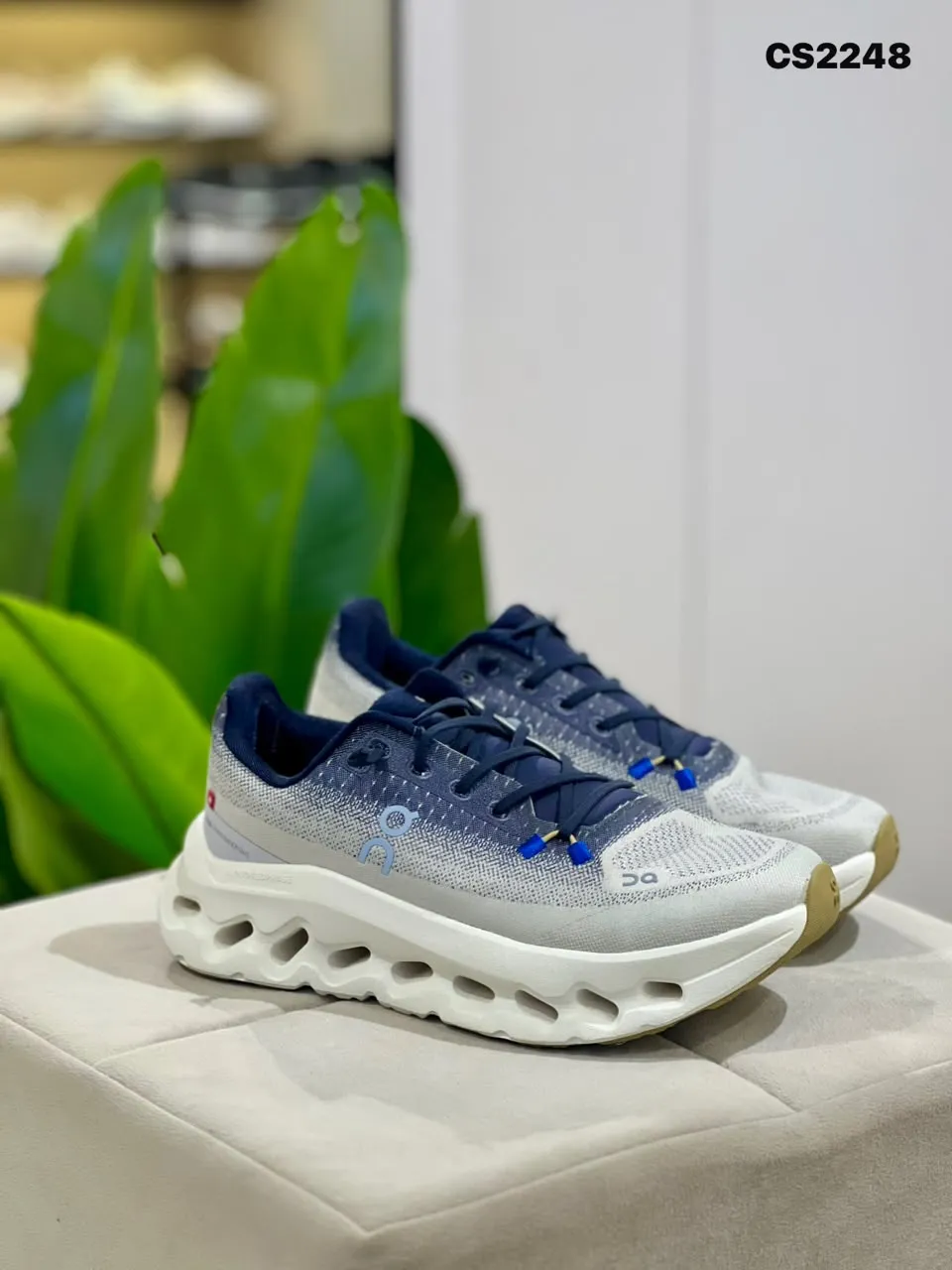 Cloud Runner in Navy & White